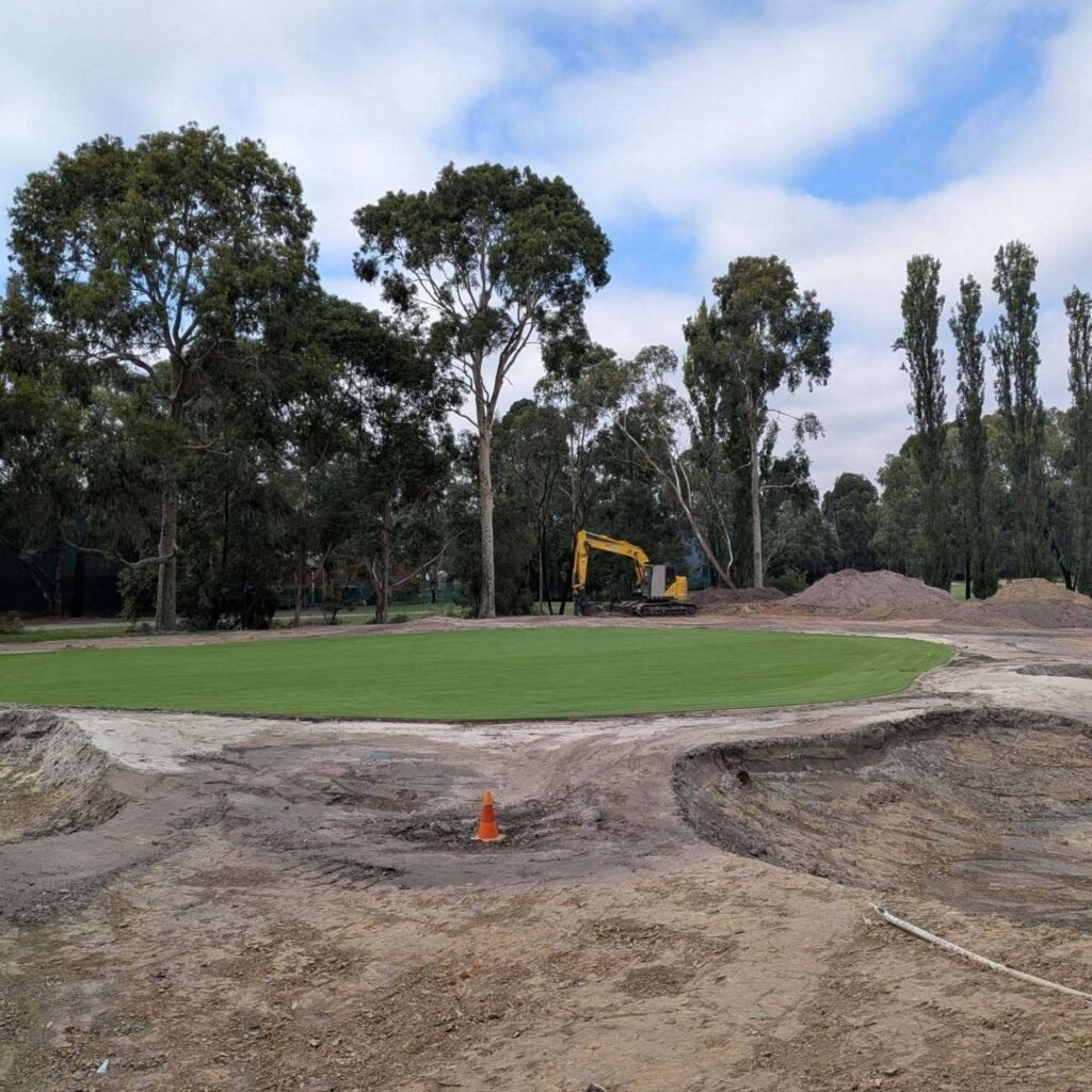 Course Design and Standout Holes