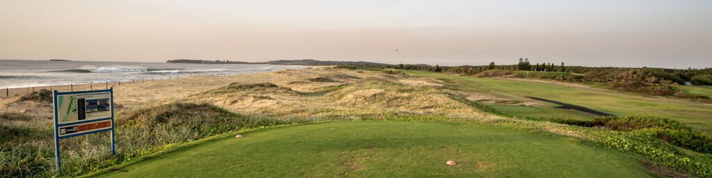 Belmont Golf Club 14th hole beside the Pacific Ocean — Marks Point, NSW