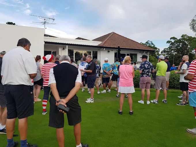 Who is Oatlands Golf Club for?